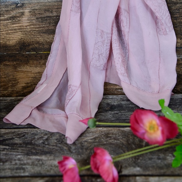 100% Silk Scarf in Delicate Pink 18 x 60 Inches approx in beautiful condition - Picture 5 of 7
